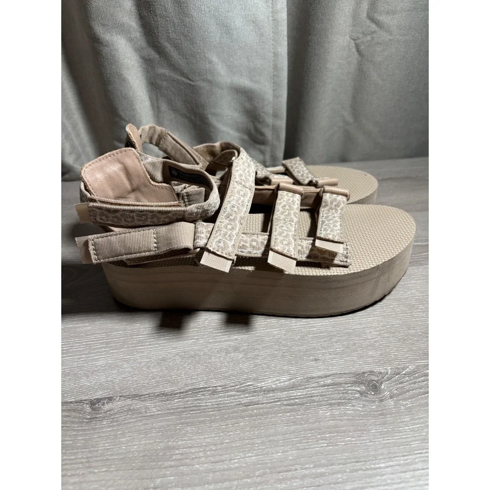 Teva Womens 11 Flatform Universal Sandals Beige Leopard Print Platform Gorpcore
